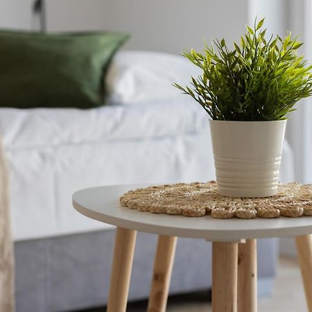 Ursus Sunny Studio For 4 Guests With Parking & Balcony By Noclegi Renters Varşova Dış mekan fotoğraf