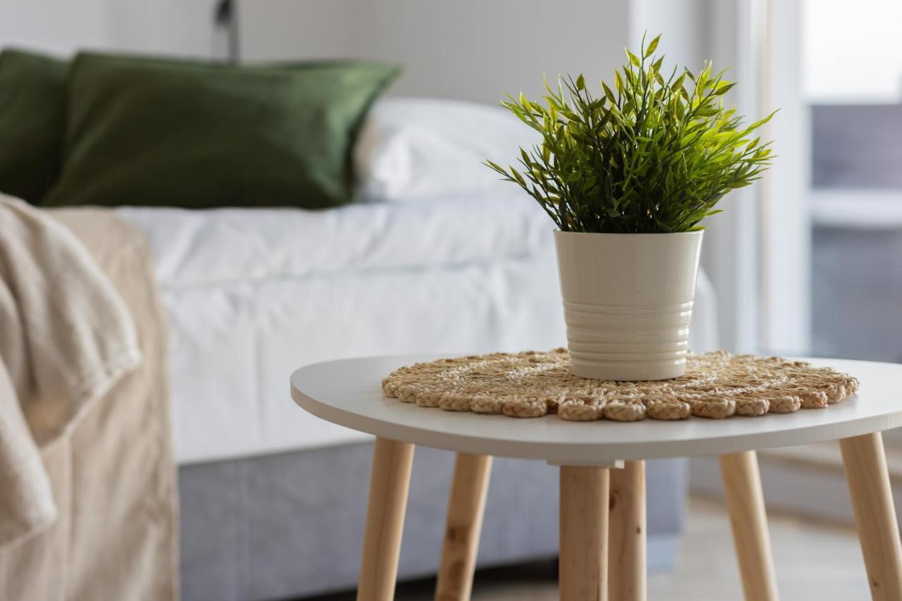 Ursus Sunny Studio For 4 Guests With Parking & Balcony By Noclegi Renters Varşova Dış mekan fotoğraf