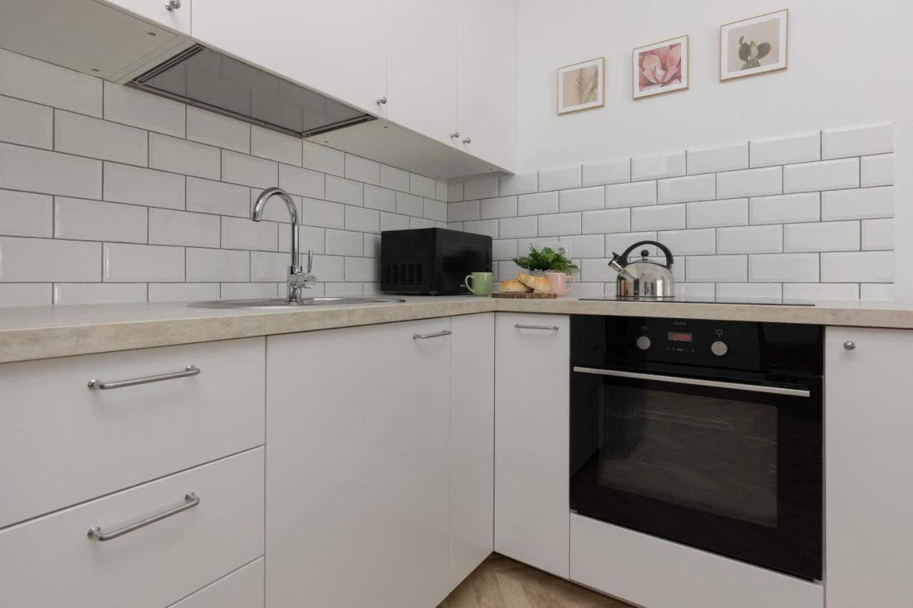 Ursus Sunny Studio For 4 Guests With Parking & Balcony By Noclegi Renters Varşova Dış mekan fotoğraf