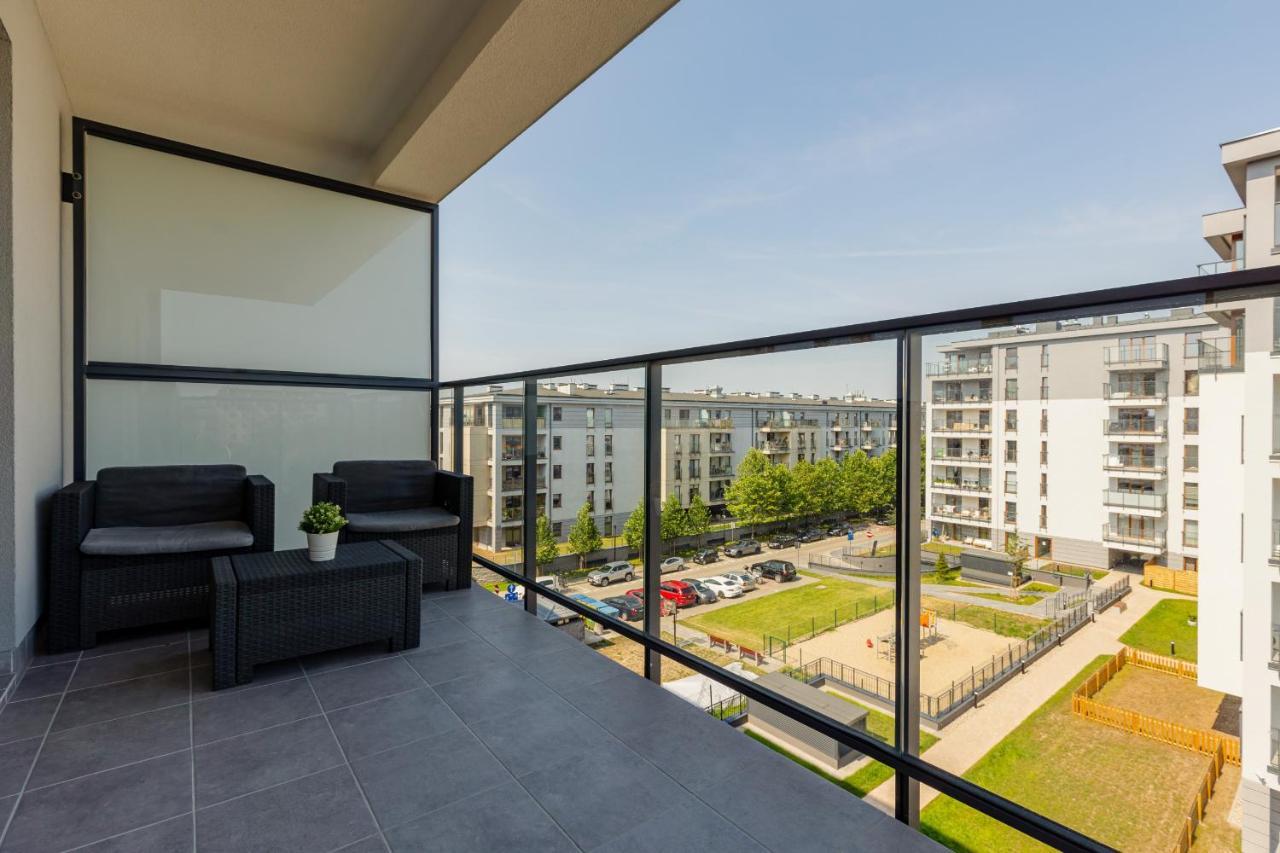 Ursus Sunny Studio For 4 Guests With Parking & Balcony By Noclegi Renters Varşova Dış mekan fotoğraf
