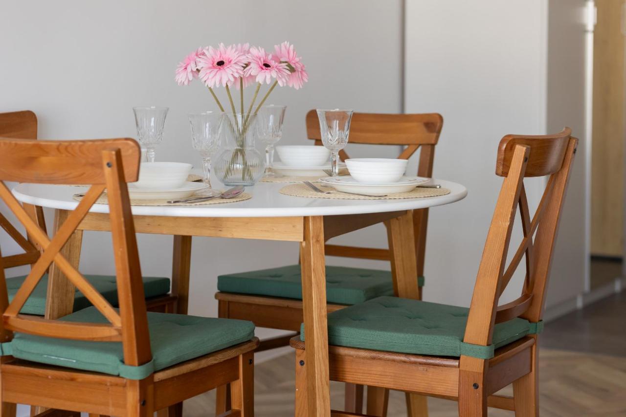 Ursus Sunny Studio For 4 Guests With Parking & Balcony By Noclegi Renters Varşova Dış mekan fotoğraf